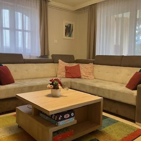 Jaszay Vendeghaz * Parádsasvár